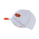 NIKE AEROBILL CLC99 SWOOSHFLEX SIDELINE CAP